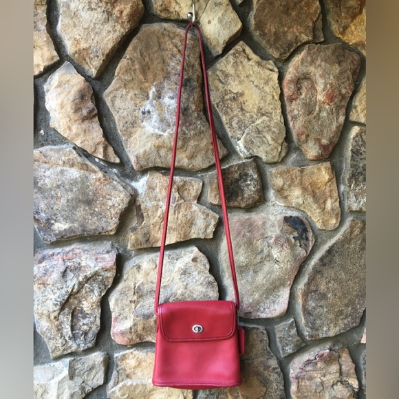 COACH Red Vintage Tango Leather Crossbody with Turn Key Latch and Flap RARE - Picture 3 of 17